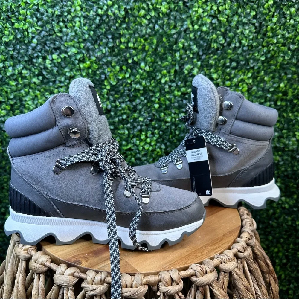 New in box Sorel Women's Kinetic conquest WP Quarry sea salt waterproof BootsNWT